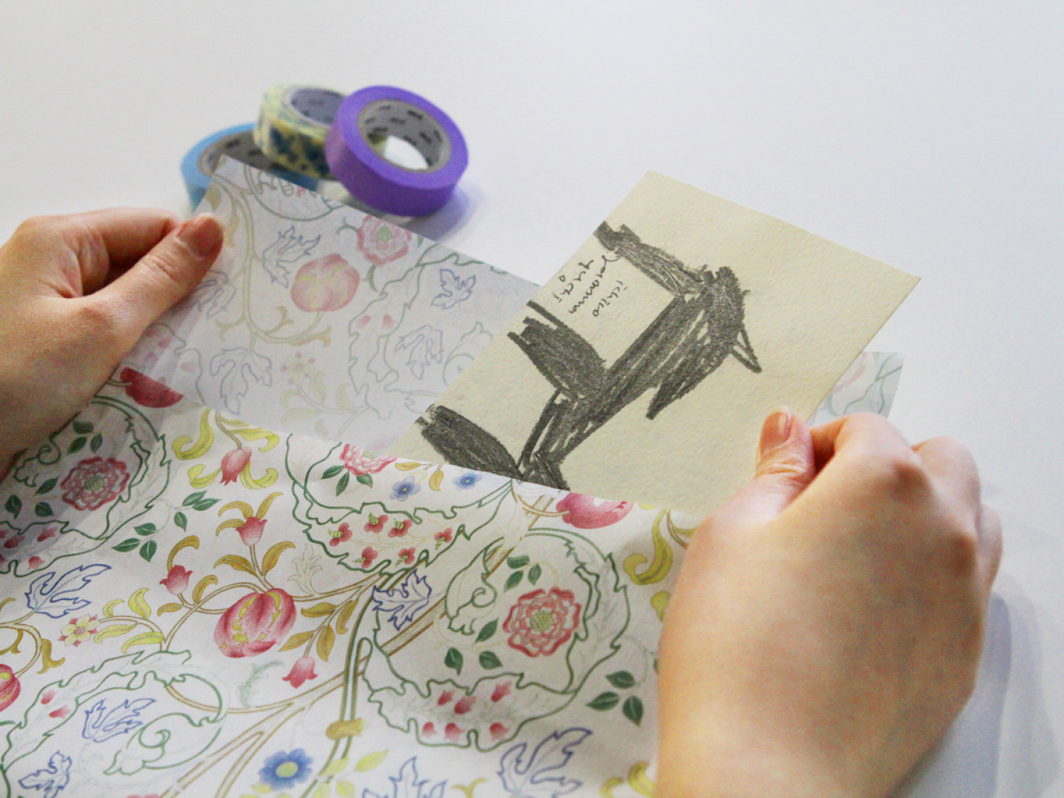 折り合わせるだけで、小さい袋もカンタンに作れます